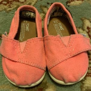 Cute pink Velcro Toms shoes sz T4